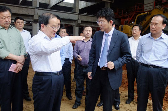 省委副书记、省长鹿心社莅临我公司视察 实地指导四特科技工业园项目建设工作