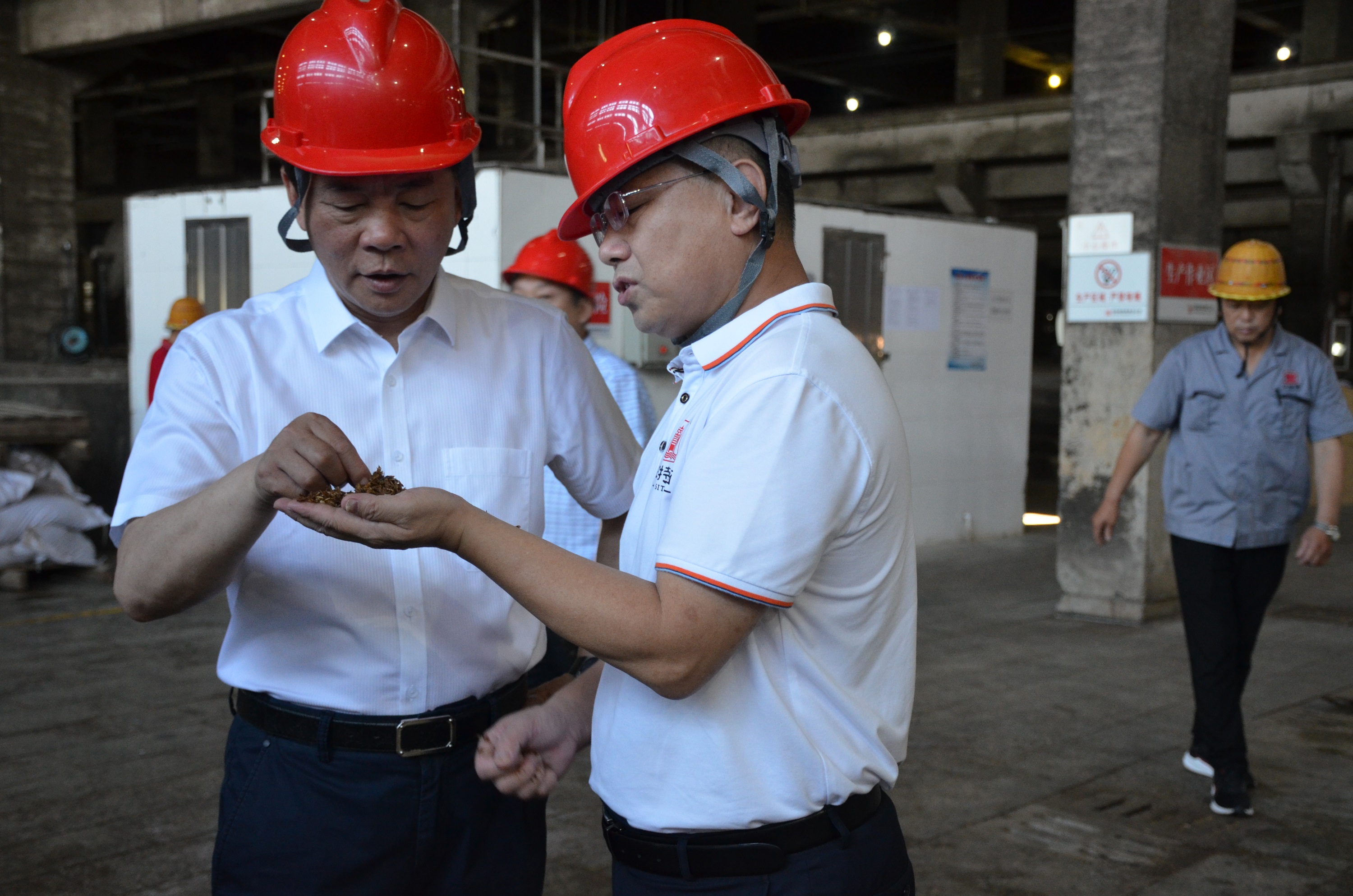 江西省工信厅一级巡视员郑正春来我司考察调研